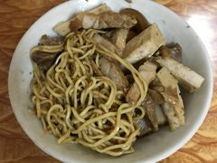 -松树干拌面店