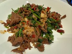 香菜摔打鲜牛肉-桂满陇·蟹黄小笼汤包(巴黎春天浦建店)