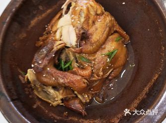 环境非常好，大厅很大很干净大气，包间也有很多