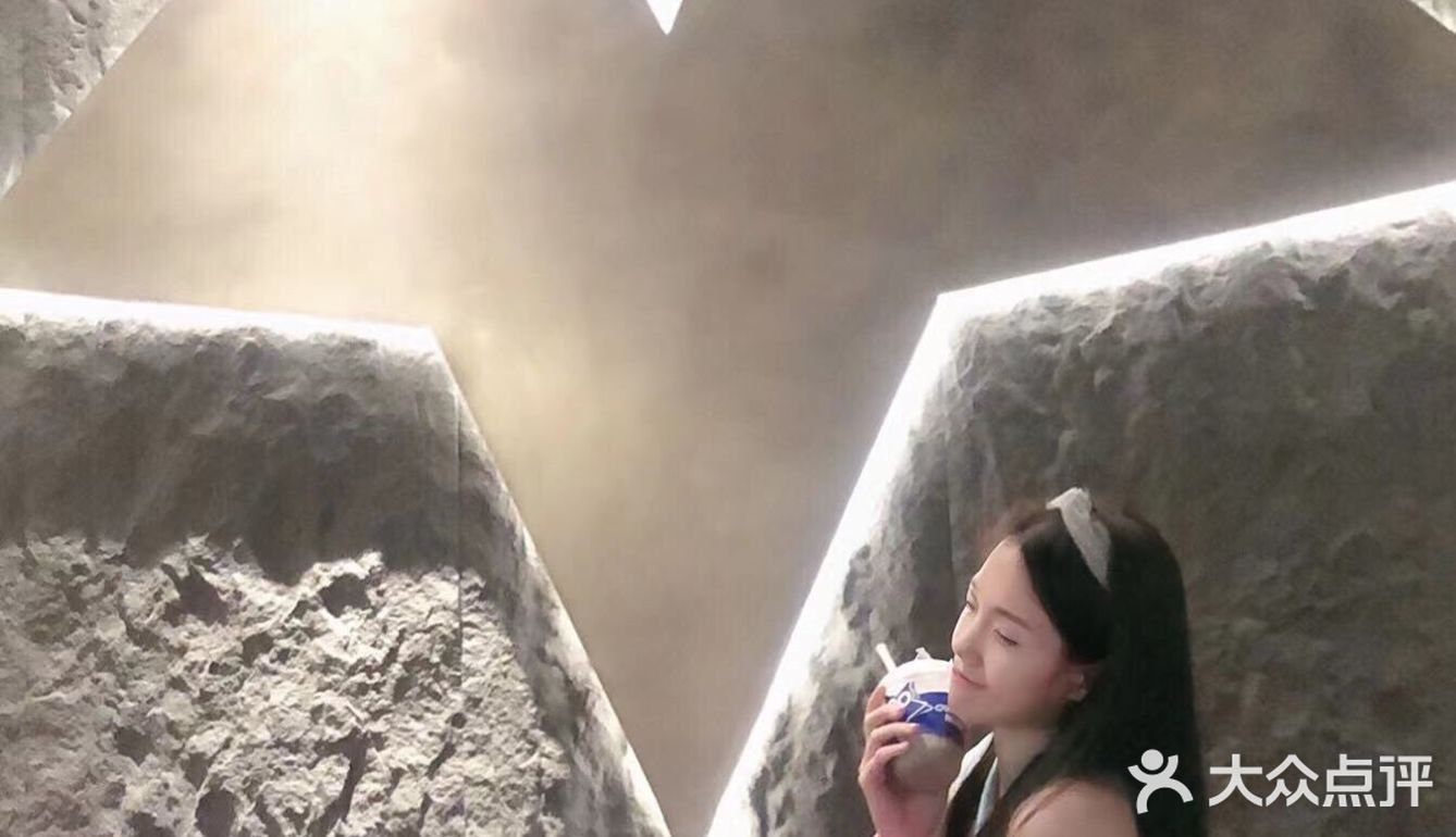 右滑看体育西超人气新店猫头星椰子咖啡探店照哈哈！