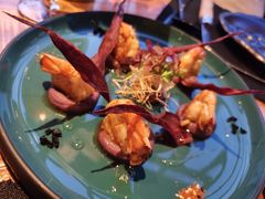 煎虾配紫薯泥薯片及姜味柠檬汁-AZUL by FUEL蓝色·法式酒馆(琶醍店)