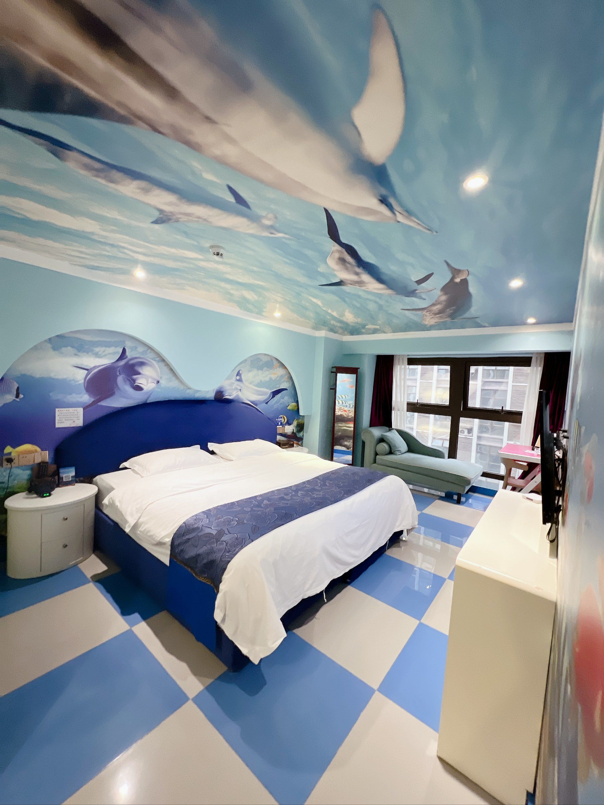 房间按星际,童话等主题打造,踏入房间,便似穿越至梦幻世界