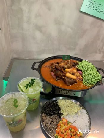 真羡慕重庆人 能吃到猪蹄拌面 烤芝士饭真香