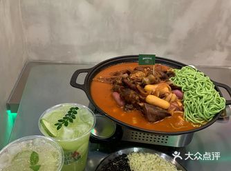 真羡慕重庆人 能吃到猪蹄拌面 烤芝士饭真香