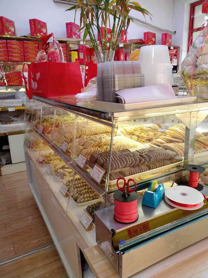 四远香糕点(长江道店)-"貌似是搬家了 记得以前在美术学校的旁边 .