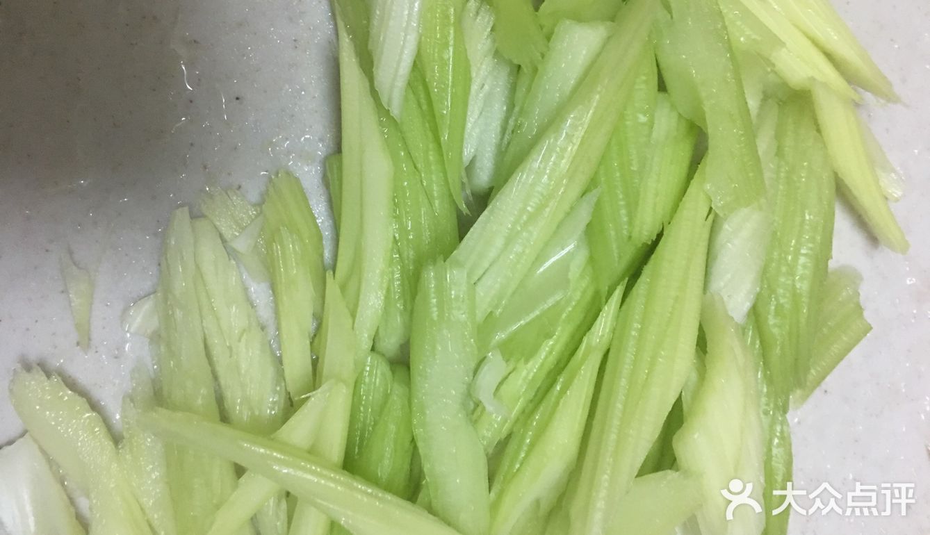 鬼怪[鬼脸]#减肥#菜谱系列：素炒西芹