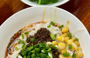 Dry Pea and Pork Noodles with Rice Noodles