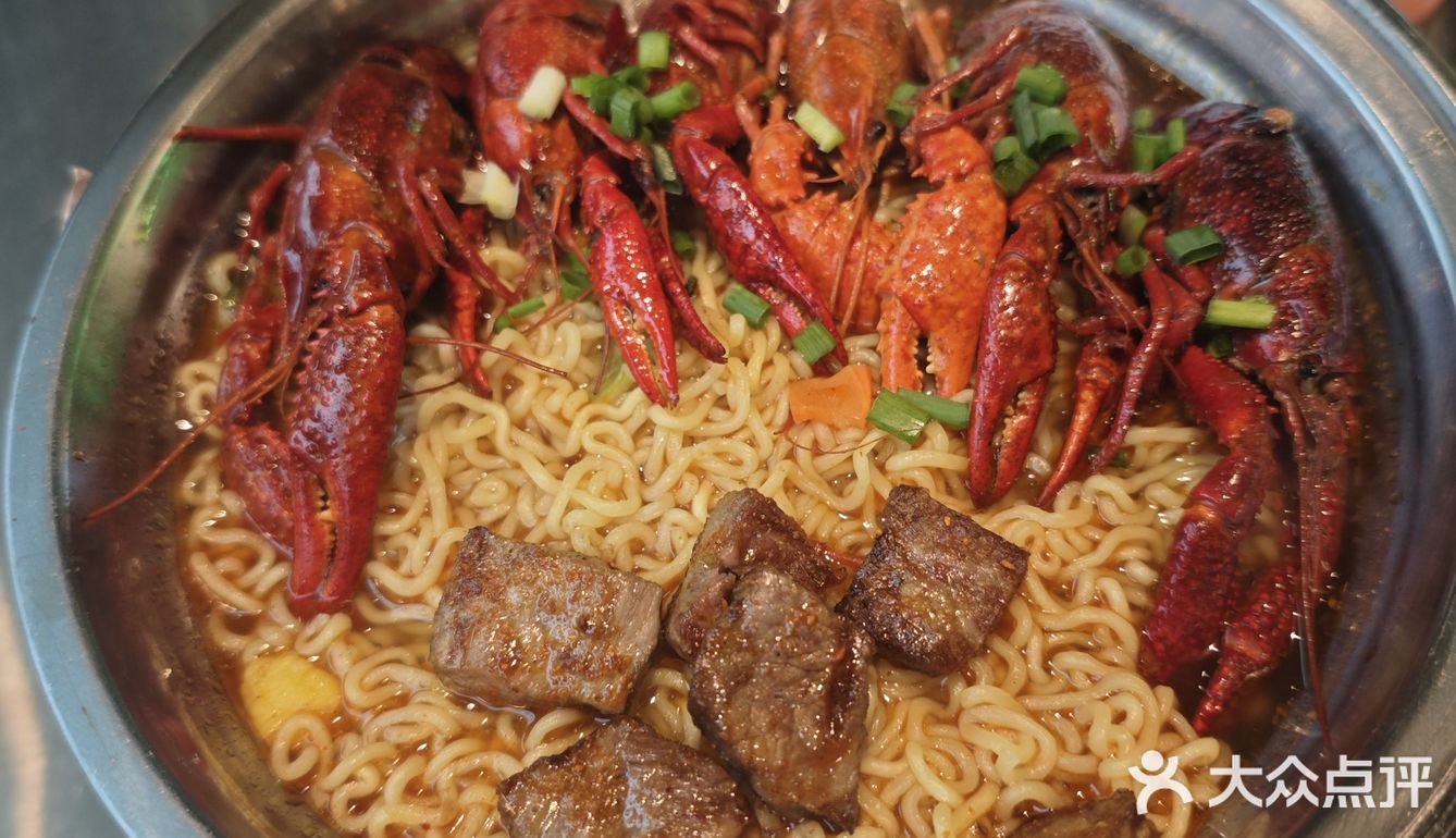 0元玩转这座城 这个是一家夜烧烤店，主打的就是烧烤