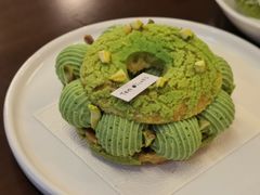 开心果树莓泡芙-Ten Olives甜点