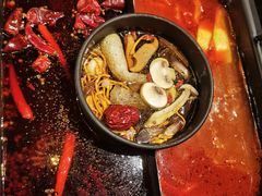 -老牌坊云南鱼豆花火锅(爱建店)