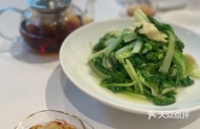 Fried Tofu Skin with Chicken Greens