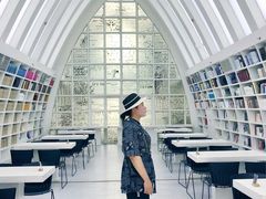 -钟书阁(松江泰晤士小镇店)