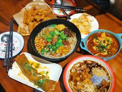 -爆炸头阿姨小四川正宗川味小吃(无任何分店)