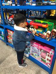 -逝水玩具折扣店