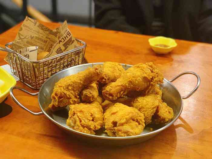 bhc炸鸡(明洞总店 )-"昨天同学突然发给我的照片问我还记得吗?原.