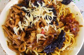 Dried Tofu and Pork Noodles