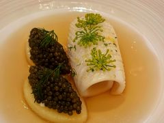 日本鱿鱼伴海鲜配八角鲜虾浓汤配特级鱼子酱-Caprice(香港四季酒店)