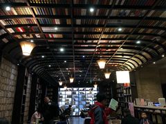 -钟书阁(松江泰晤士小镇店)