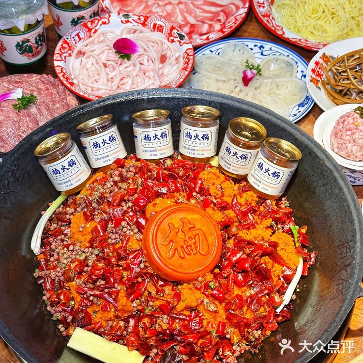 真别说,这家火锅店光是甜品就太吸引人了