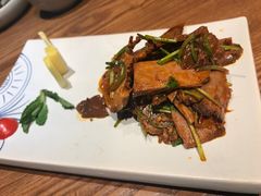 -云海肴·汽锅鸡·云南菜(天山百盛优客店)