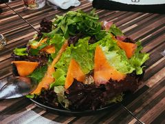 烟熏三文鱼色拉-BomBa意大利餐厅