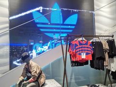 -阿迪达斯(武林银泰三叶草店)