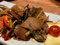 手撕美人椒拌牛肉-云海肴·汽锅鸡·云南菜(美罗城店)