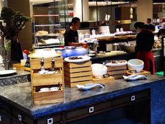 面包甜点陈列柜-金海湾自助餐厅(金陵饭店)