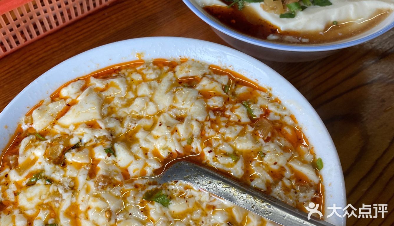 非常罕见的浇汁豆腐脑了，小时候的味道