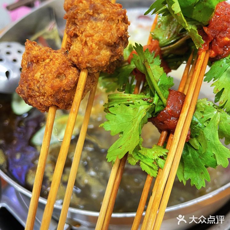 酸菜串串儿认准胡龙飞