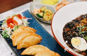 Fried Pan-Fried Dumplings (8 pieces)