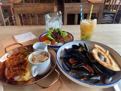 烤猪肘配酸菜和土豆泥-宝莱纳餐厅(滨江店)