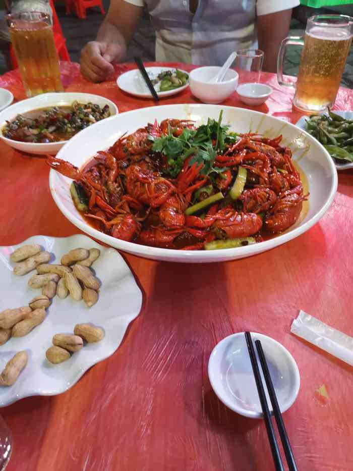 潜江龙虾王(郭溪店)-"朋友推荐来的 龙虾好吃 点了蒜蓉 微辣 .