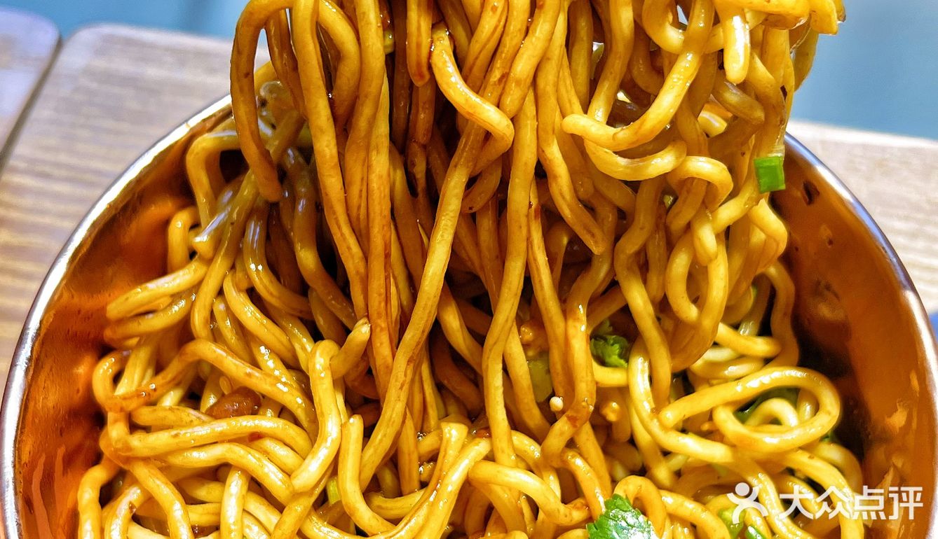 这鸭血肥肠也太好吃了吧👏🏻让人欲罢不能的热卤食光