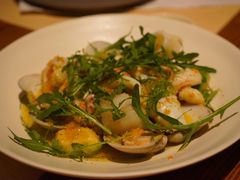 温热海鲜沙拉配牛油果-Mercato莫卡多露台餐厅与酒吧(K11店)