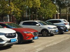 -房地产交易中心-停车场