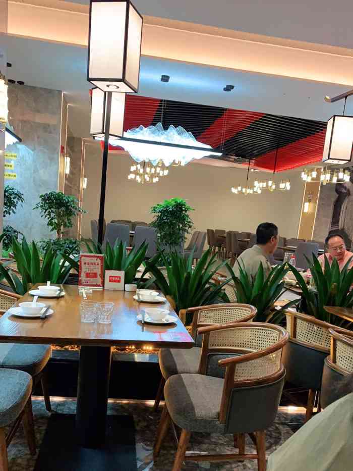 印象李庄家宴馆(双流店)-"[薄荷]环境:店面很大 而且很宽 装潢.