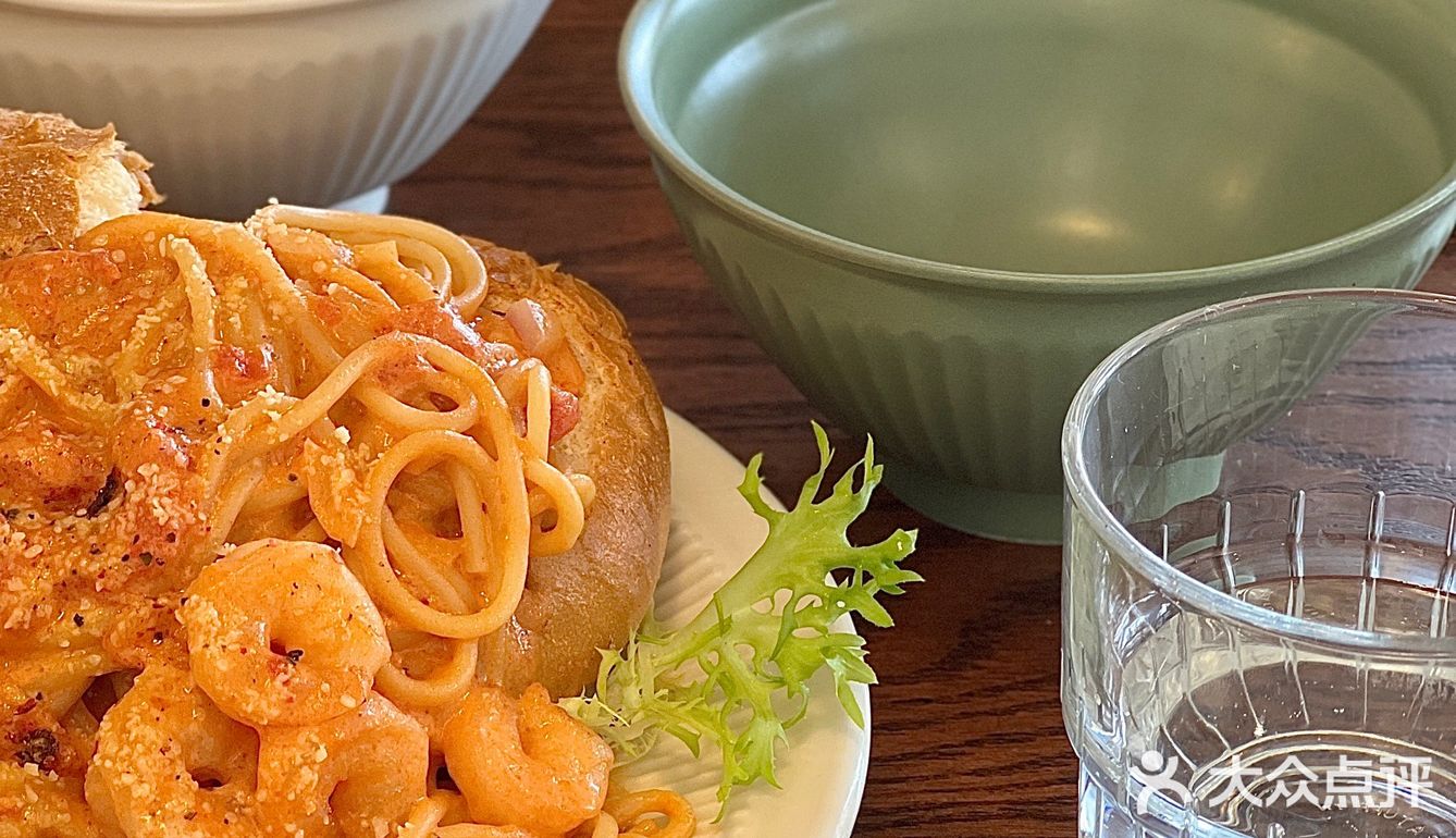 南阳探店下午茶 树下沐屋 超出片的旋转楼梯