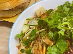 -两勺子一碗口水鸡拌面