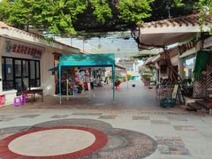 -亚龙湾亚泰商业街