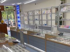 -无奔眼镜·蔡司·依视路授权店(马家堡店)
