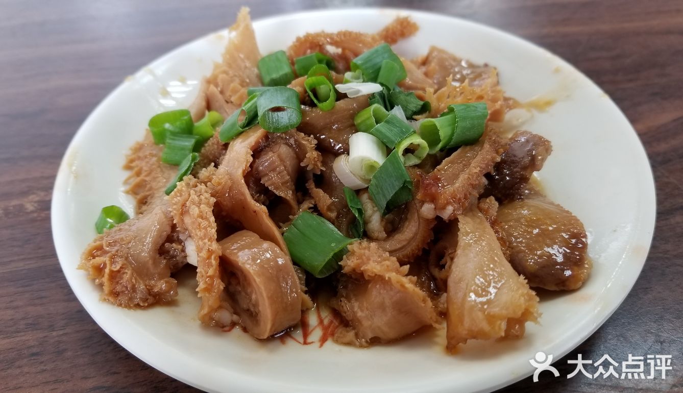面很劲道，汤头馥郁，筋膜炖到半透明