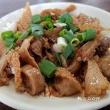面很劲道，汤头馥郁，筋膜炖到半透明