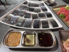 -围炉肉舍•炭烤活鳗•丹东海鲜烤肉(步行街店)