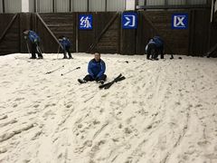 -乔波室内滑雪场