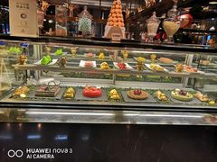 面包甜点陈列柜-美食汇自助西餐厅(荆州富力万达嘉华酒店)