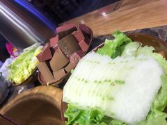 -沪小二炭火蛙锅(淮海中路美食不夜城店)