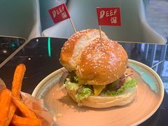 DEEP和牛汉堡-DEEP·深美式餐吧(五棵松华熙LIVE店)