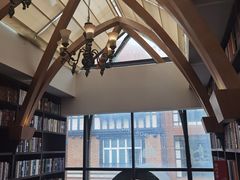 -钟书阁(松江泰晤士小镇店)