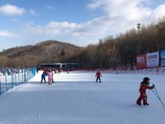 -亚布力新体委滑雪场